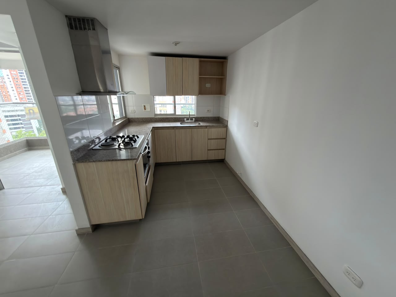 VENDO APARTAMENTO EN LOMA DE LOS BERNAL