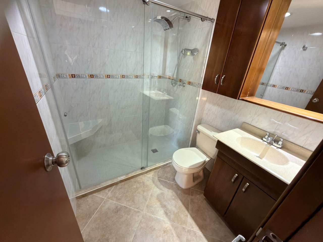 ARRIENDO APARTAMENTO EN LOMA DE LOS BERNAL