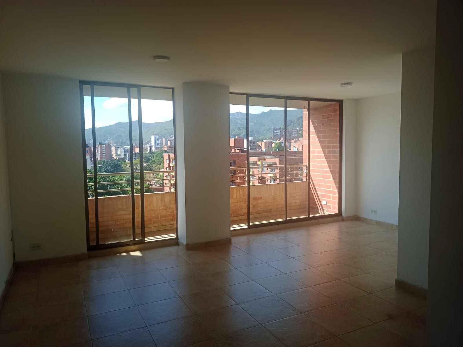 Se arrienda apartamento en laureles