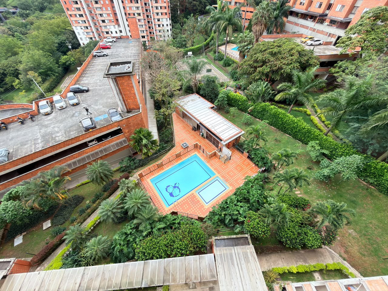 ARRIENDO APARTAMENTO EN LOMA DE LOS BERNAL