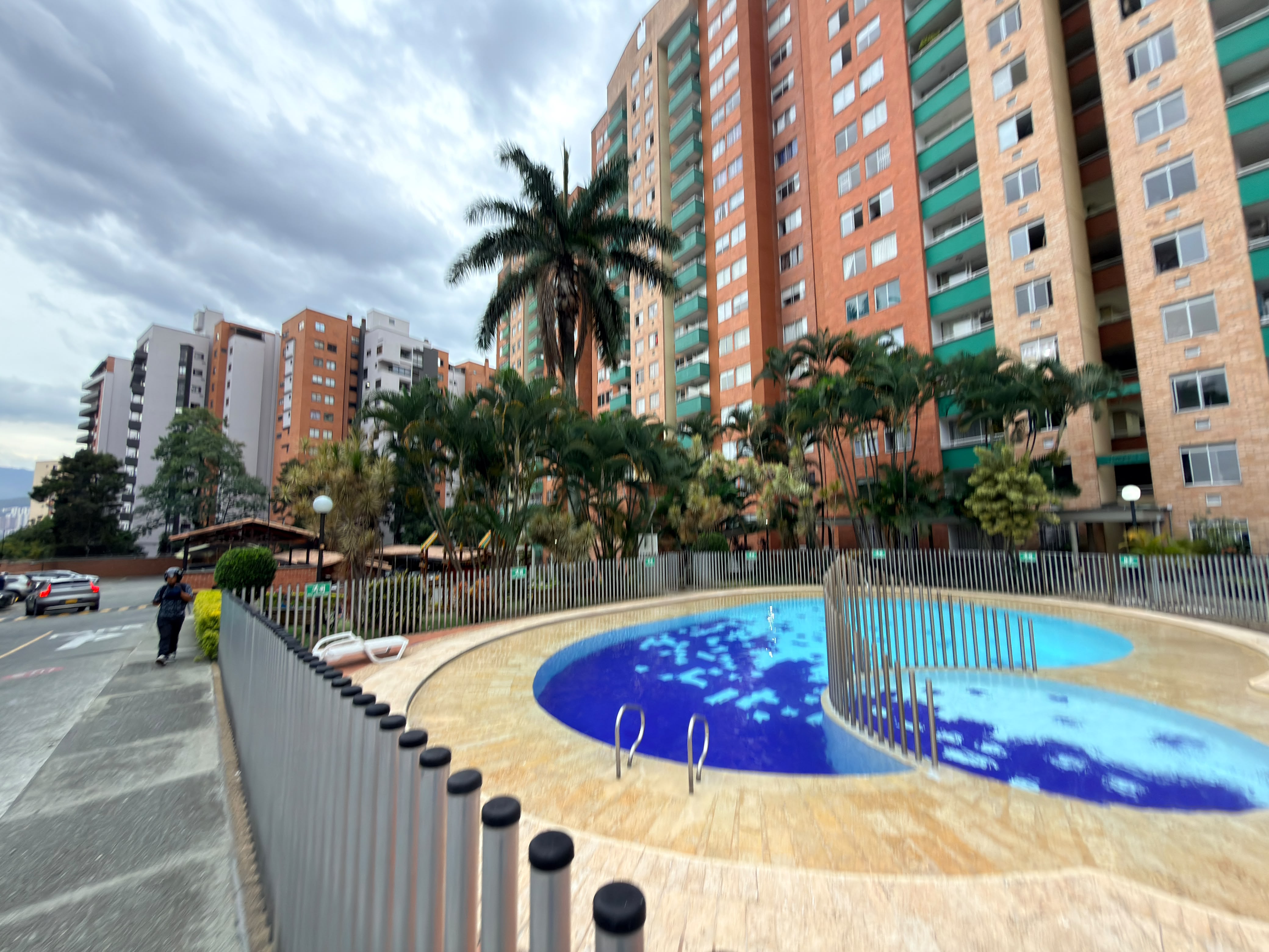 Arriendo Apartamento Lomas de los Bernal