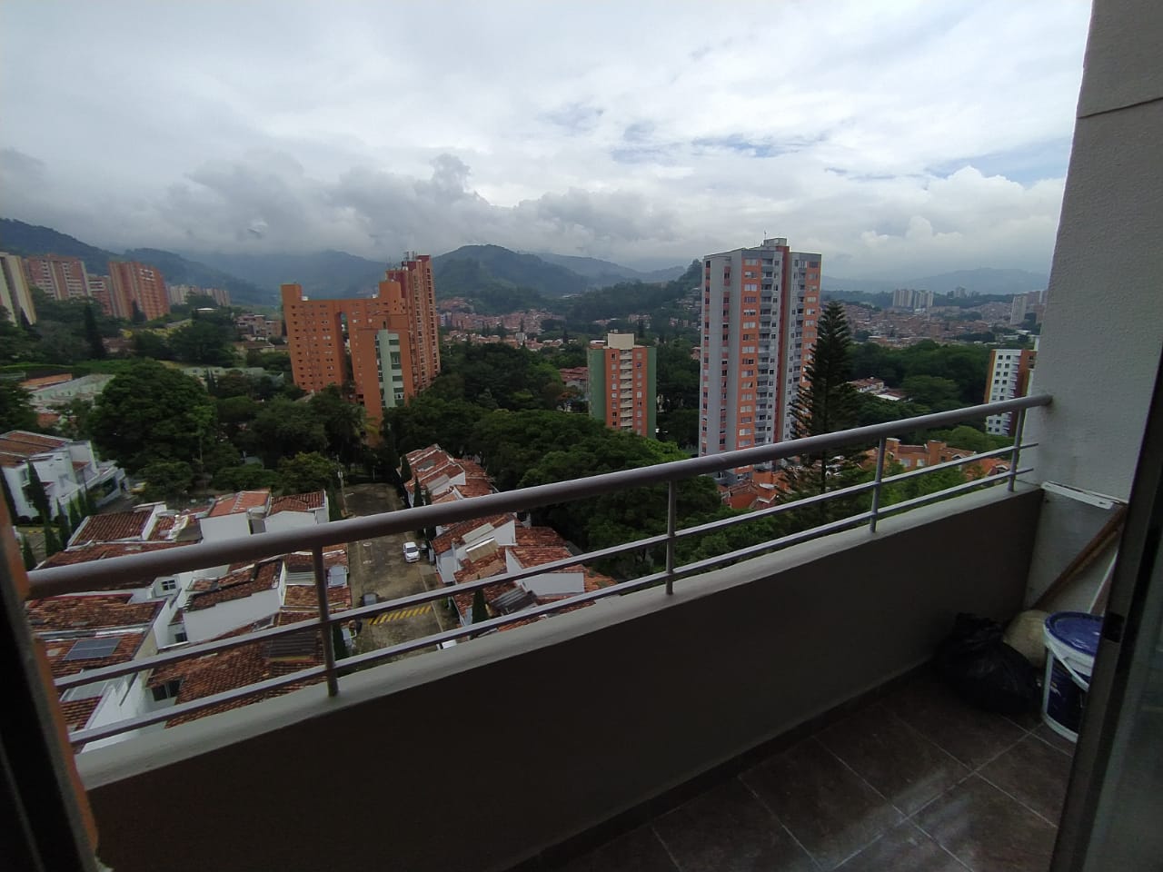 Arriendo Apartamento sector Loma de los Bernal