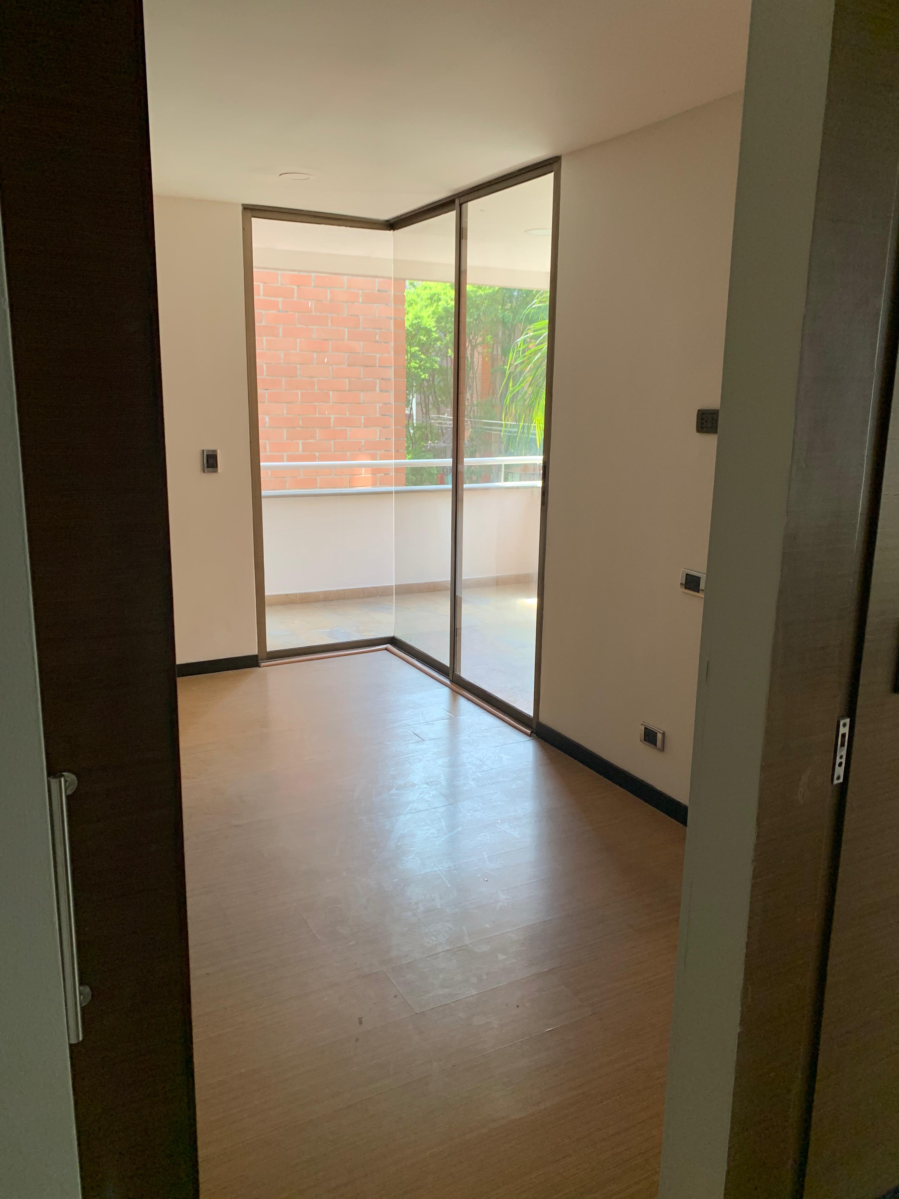 ARRIENDO APARTAMENTO LAURELES