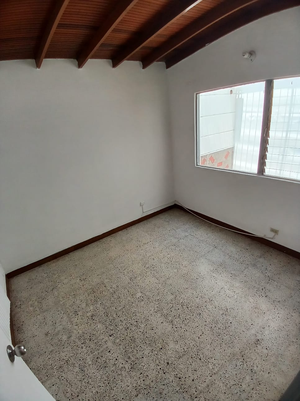 ARRIENDO CASA EN LAURELES