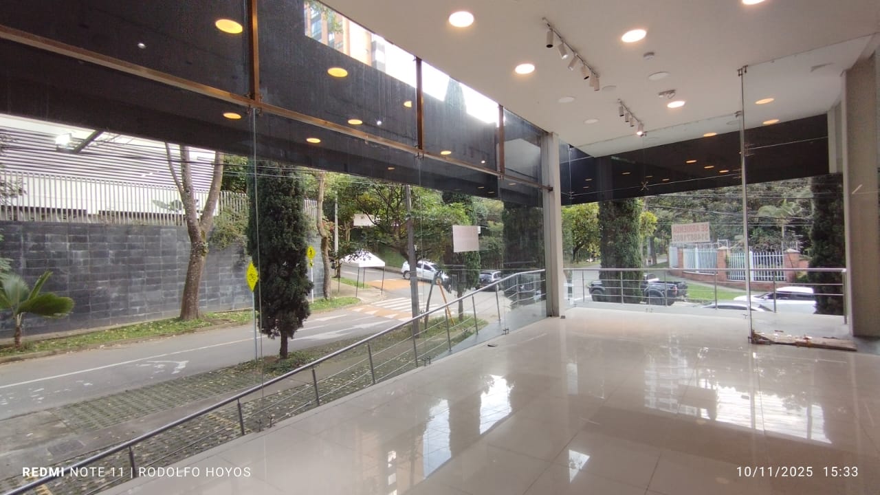 Arriendo Local En Patio Bonito