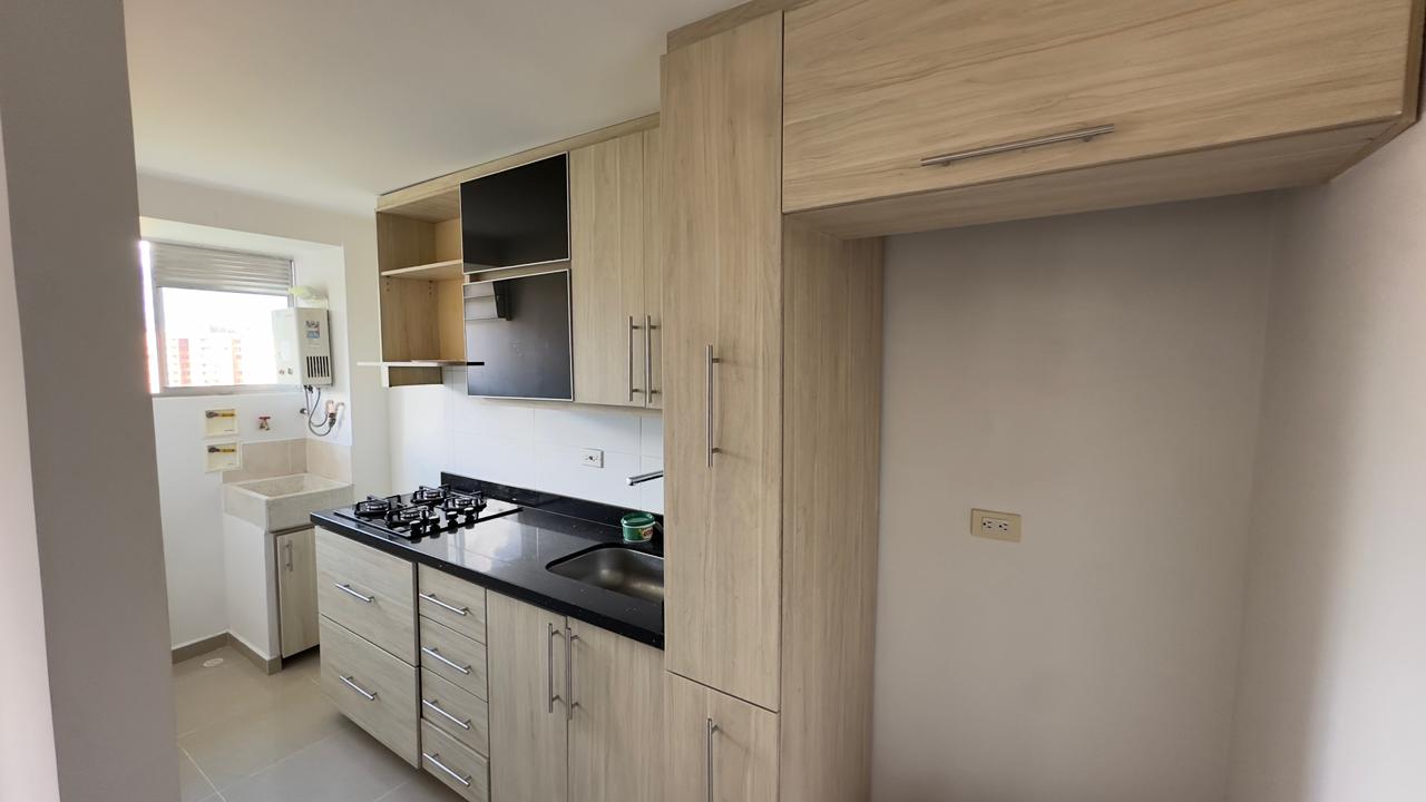 ARRIENDO APARTAMENO EN LA LOMA DE LOS BERNAL