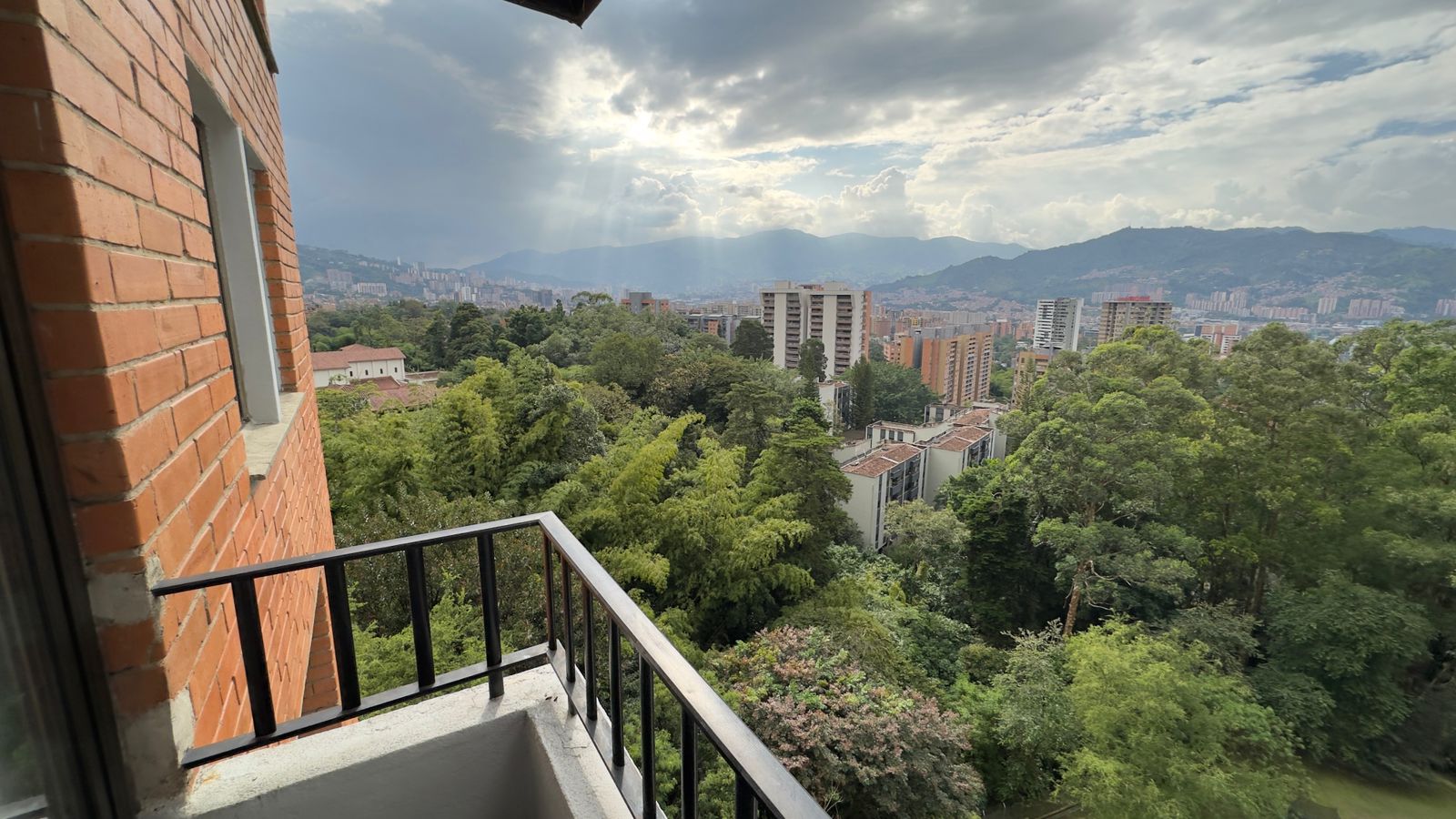 ARRIENDO APARTAMENTO EN EL POBLADO LA FRONTERA