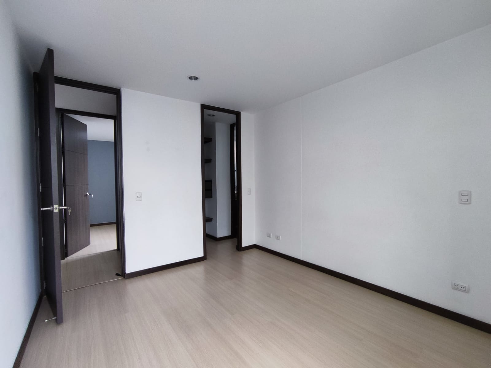 ARRIENDO APARTAMNTO EN EL ESMERALDAL ENVIGADO