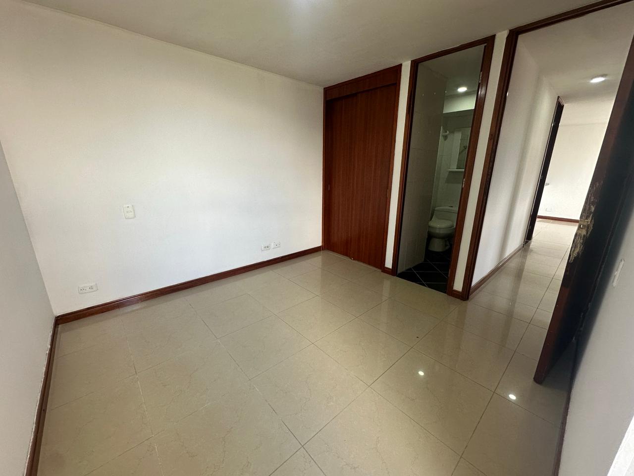 ARRIENDO APARTAMENTO EN LA LOMA DE LOS BERNAL