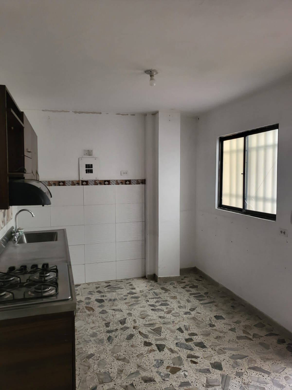 ARRIENDO CASA COMERCIAL EN LA AMERICA