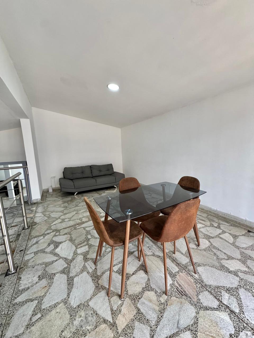 ARRIENDO CASA AMOBLADA EN COLORES