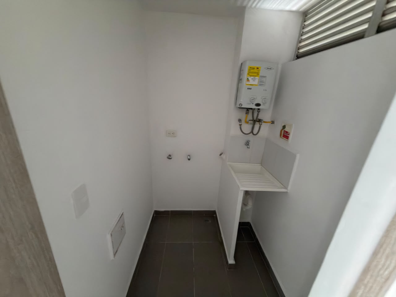 VENDO APARTAMENTO EN LOMA DE LOS BERNAL