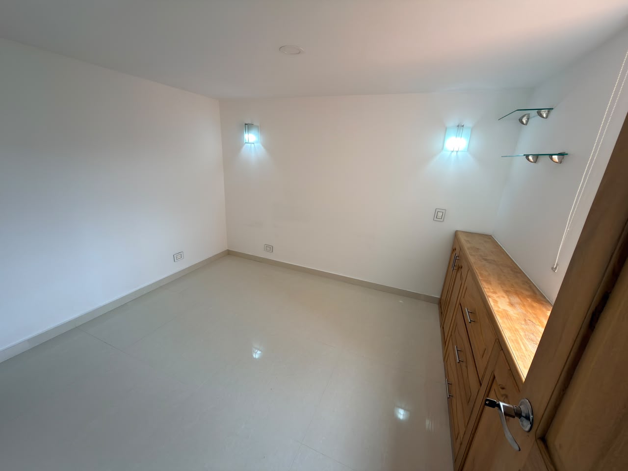 ARRIENDO APARTAMENTO EN LA LOMA DE LOS BERNAL