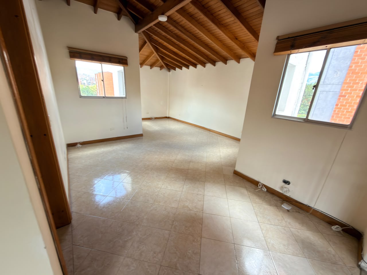 ARRIENDO APARTAMENTO DUPLEX EN EL VELODROMO