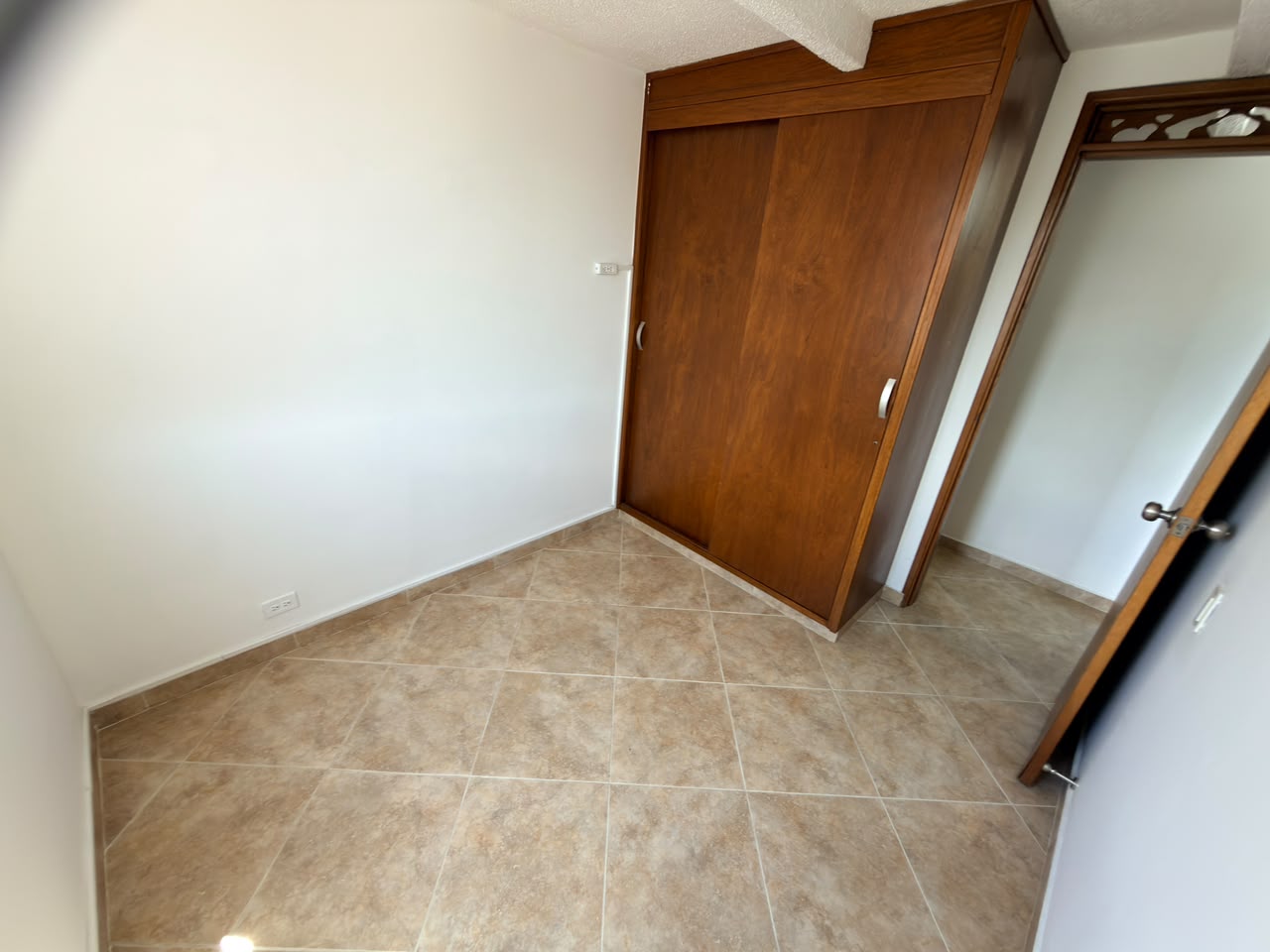 ARRIENDO APARTAMENTO EN LOMA DE LOS BERNAL