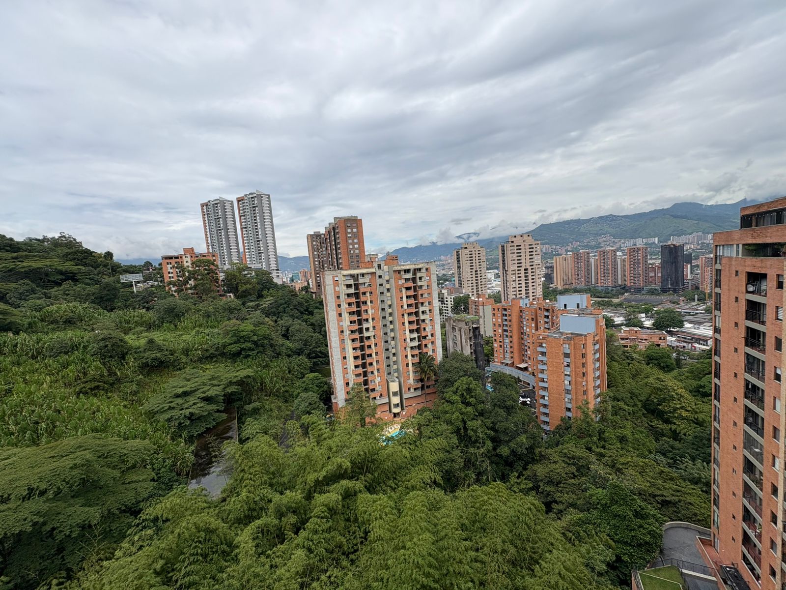 ARRIENDO APARTAMENTO LAURELES