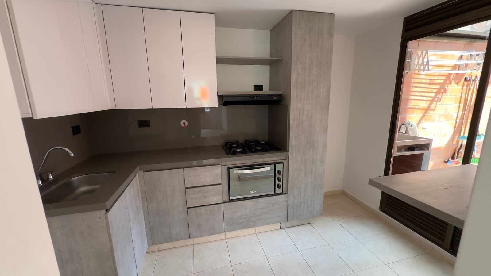 ARRIENDO APARTAMENTO EN LA LOMA DE LOS BERNAL