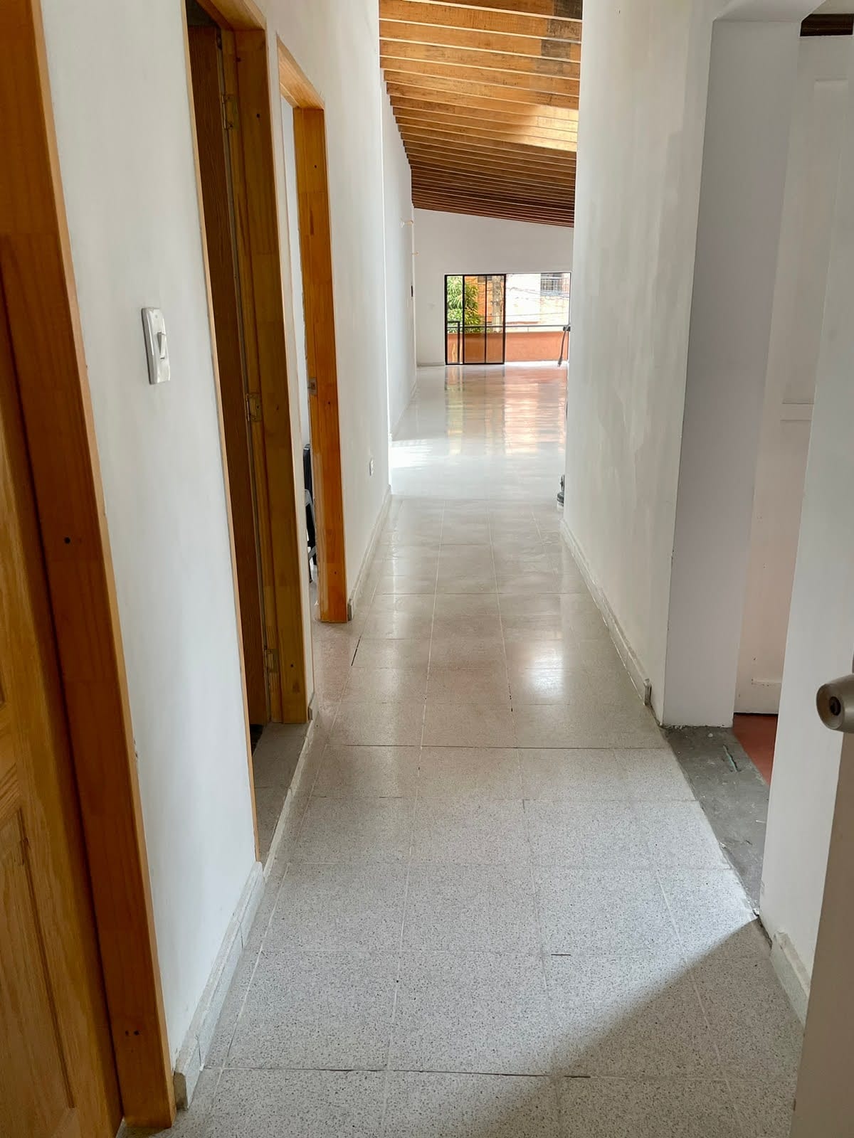 ARRIENDO CASA LOCAL EN LAURELES