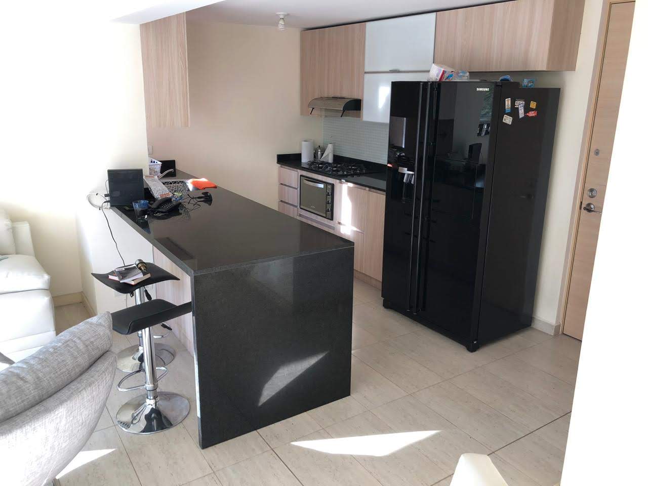 VENDO APARTAMENTO EN LA LOMA DE LOS BERNAL