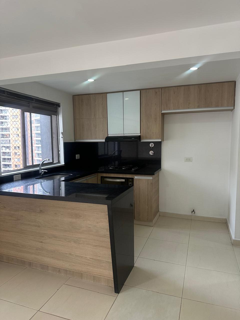 VENDO APARTAMENTO EN LA LOMA DE LOS BERNAL