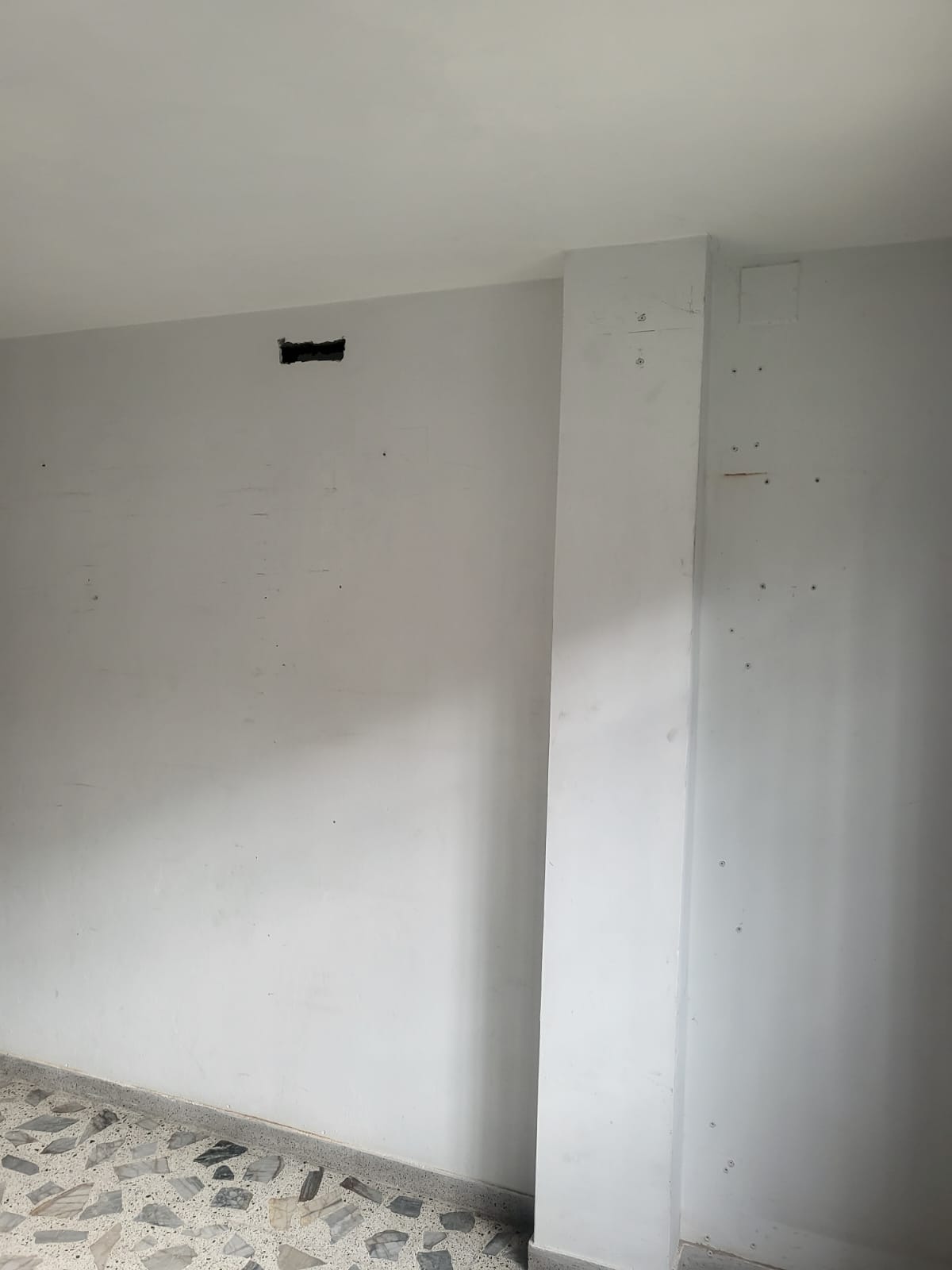 ARRIENDO CASA COMERCIAL EN LA AMERICA