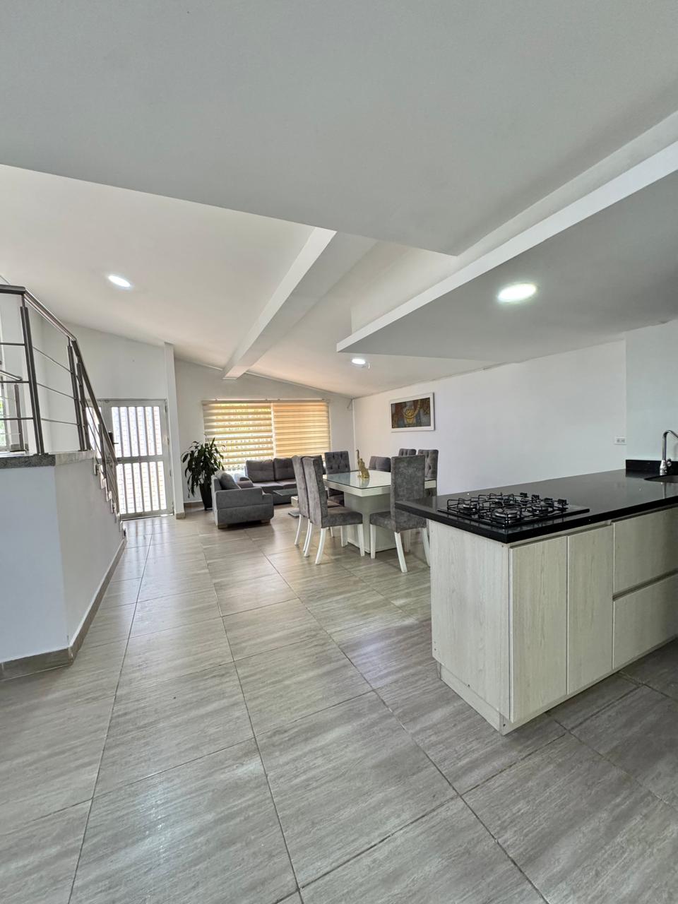 ARRIENDO CASA AMOBLADA EN COLORES