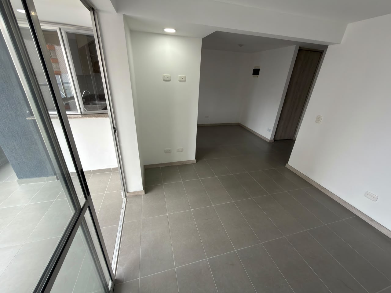 VENDO APARTAMENTO EN LOMA DE LOS BERNAL