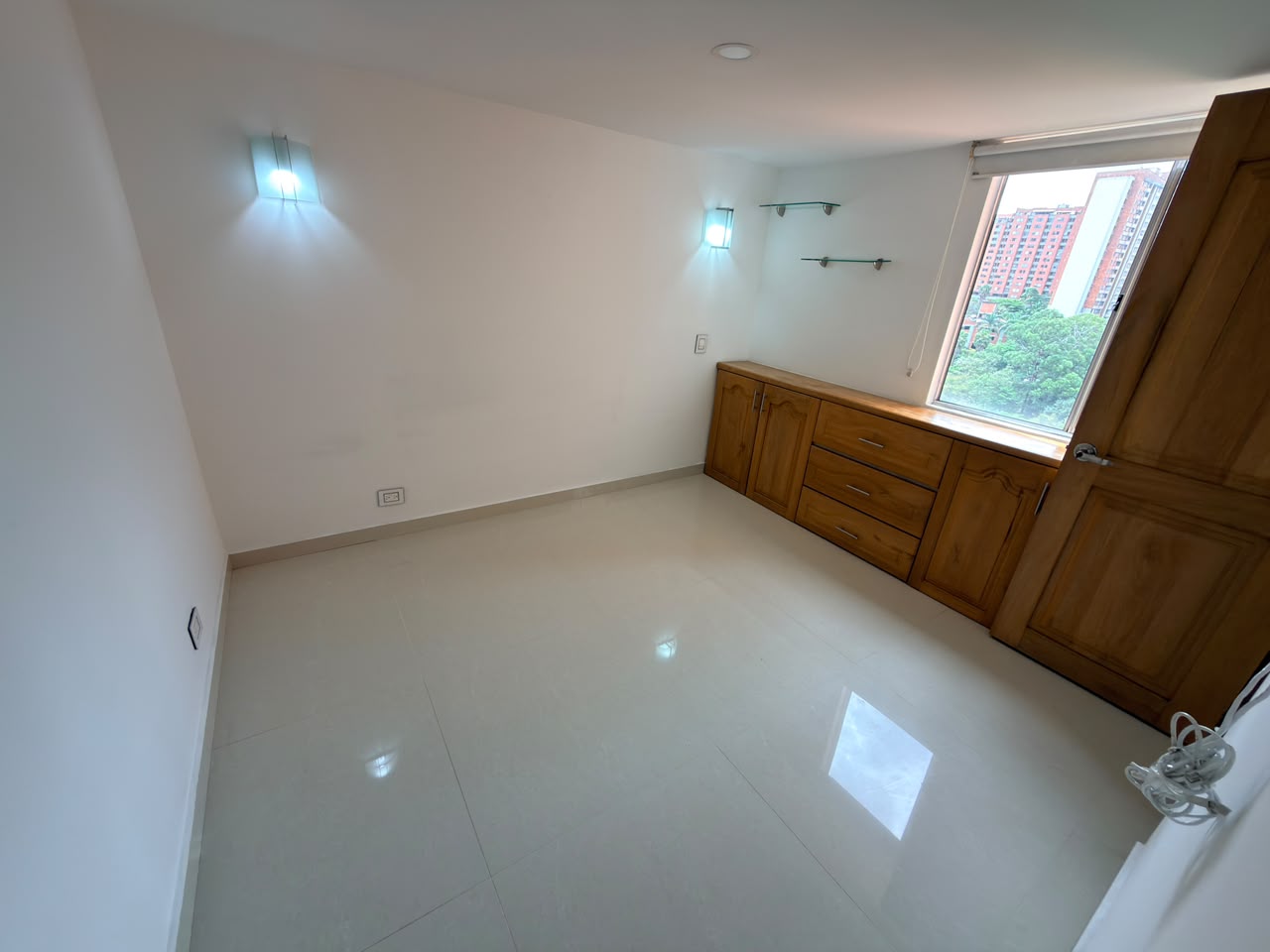 ARRIENDO APARTAMENTO EN LA LOMA DE LOS BERNAL