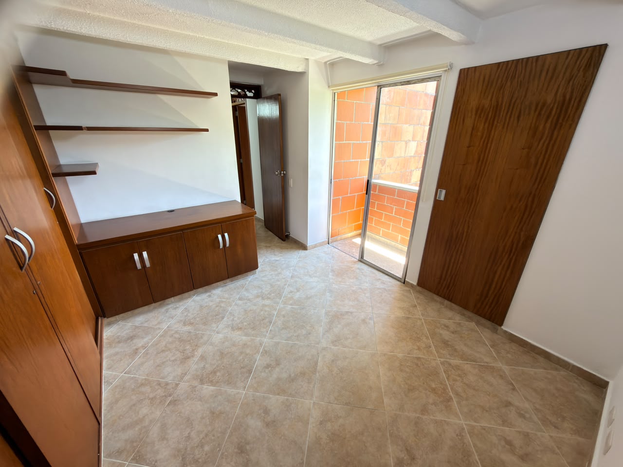 ARRIENDO APARTAMENTO EN LOMA DE LOS BERNAL