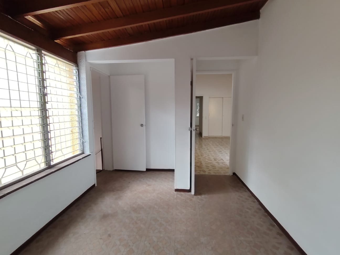 Se arrienda casa en simón bolívar