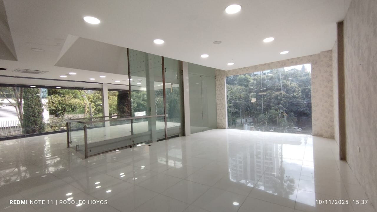 Arriendo Local En Patio Bonito