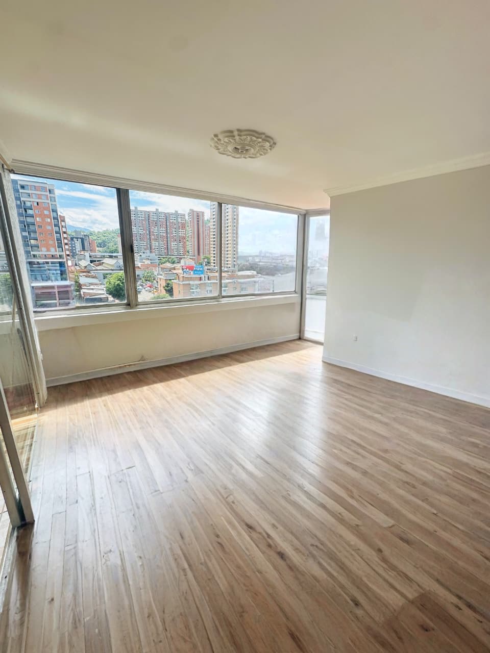 VENDO APARTAMENTO EN LAURELES ESTADIO