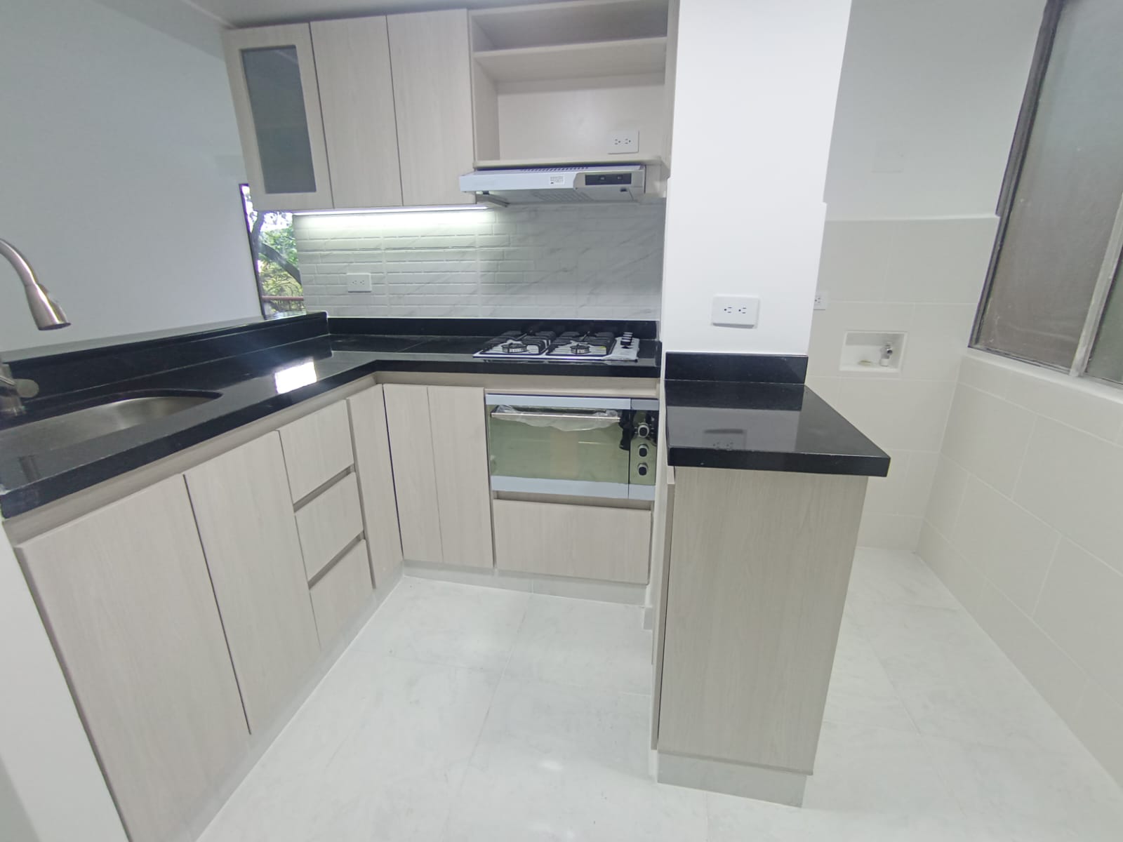 VENDO APARTAMENTO EN ROBLEDO PARTE BAJA