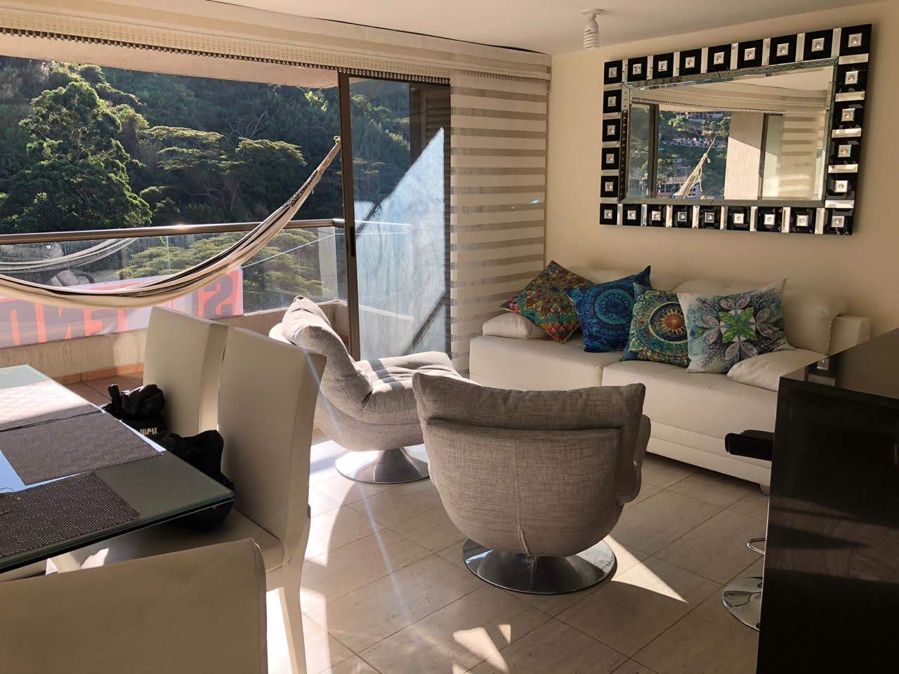 VENDO APARTAMENTO EN LA LOMA DE LOS BERNAL