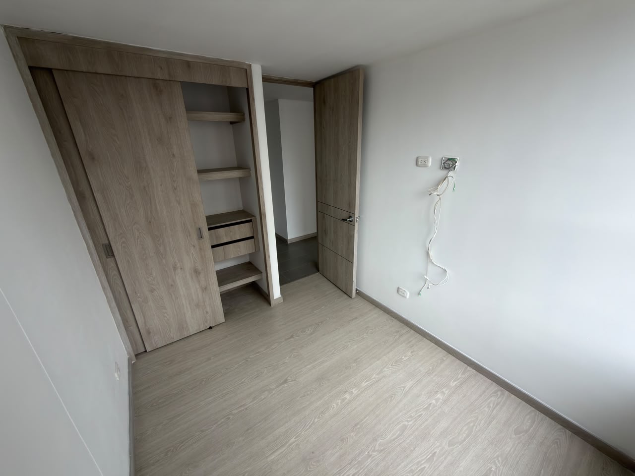 VENDO APARTAMENTO EN LOMA DE LOS BERNAL