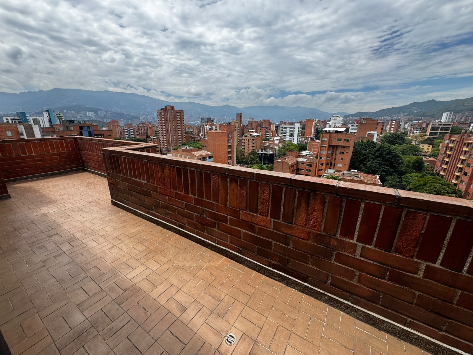 Se arrienda apartamento en laureles