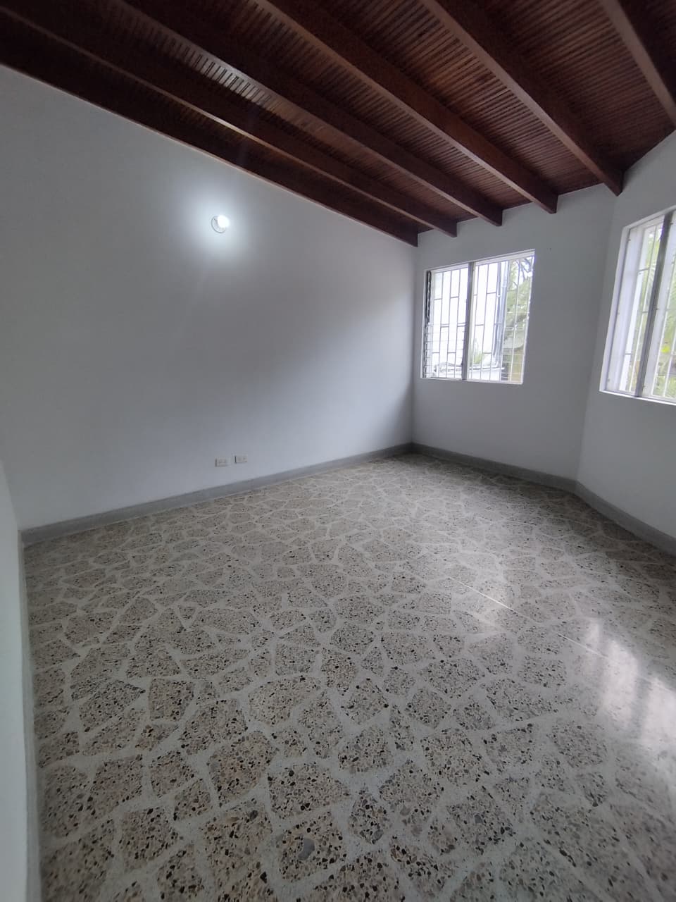Arriendo casa en simón bolívar