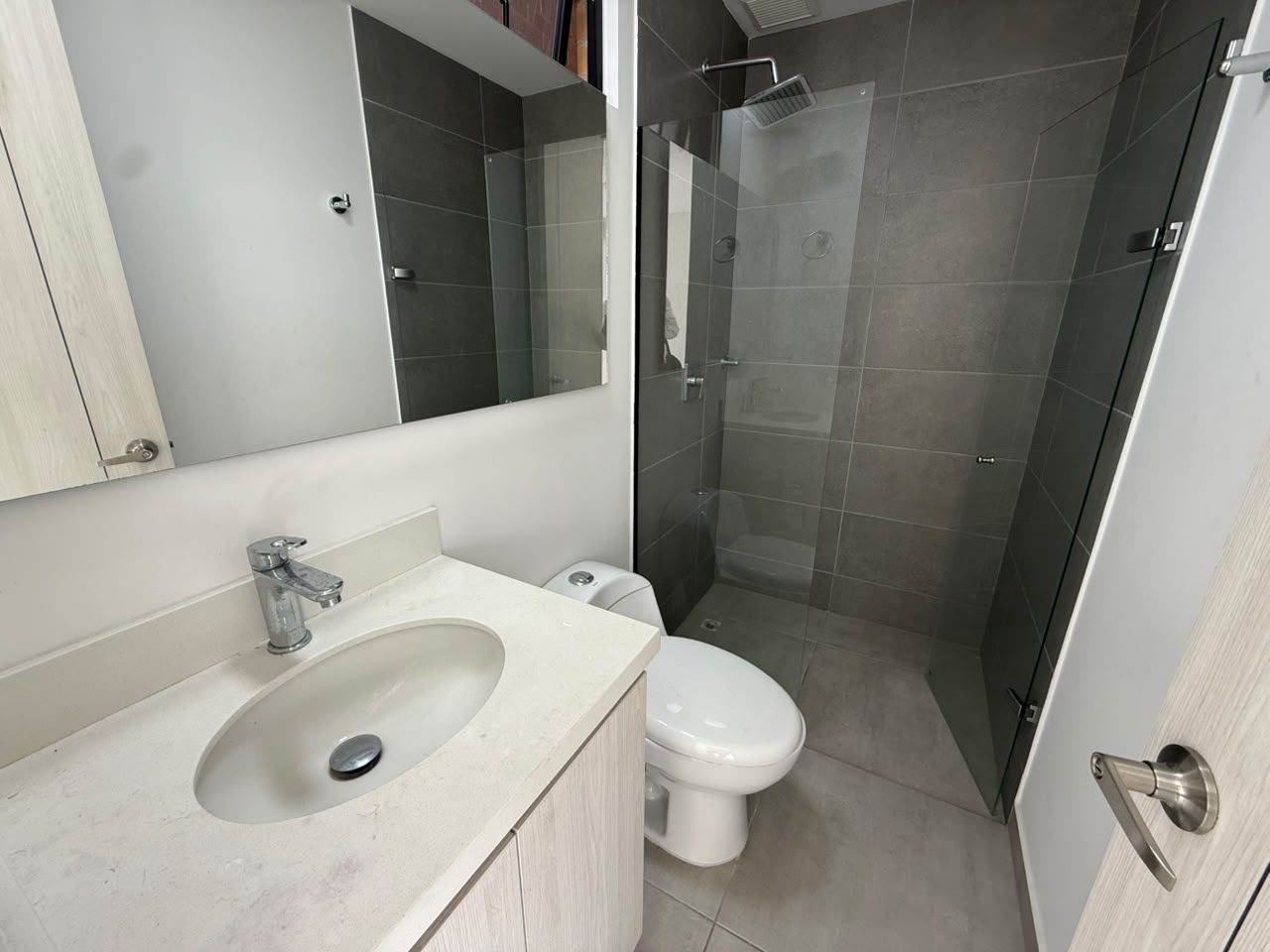 ARRIENDO APARTAMENTO EN LOS COLORES
