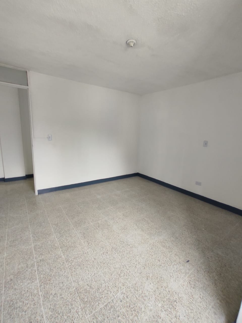 ARRIENDO SEGUNDO PISO  EN LA CASTELLANA