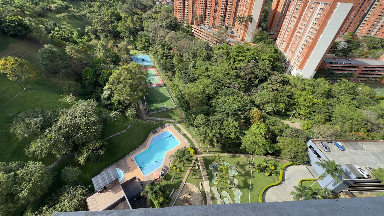 ARRIENDO APARTAMENO EN LA LOMA DE LOS BERNAL