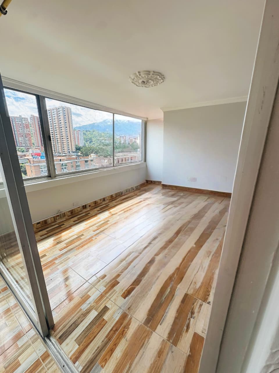 VENDO APARTAMENTO EN LAURELES ESTADIO