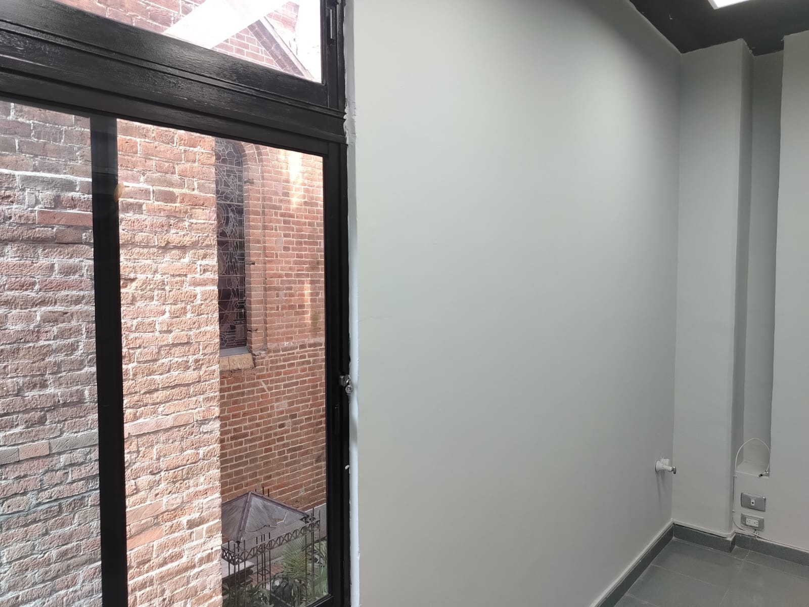 ARRIENDO OFICINA EN EL POBLADO