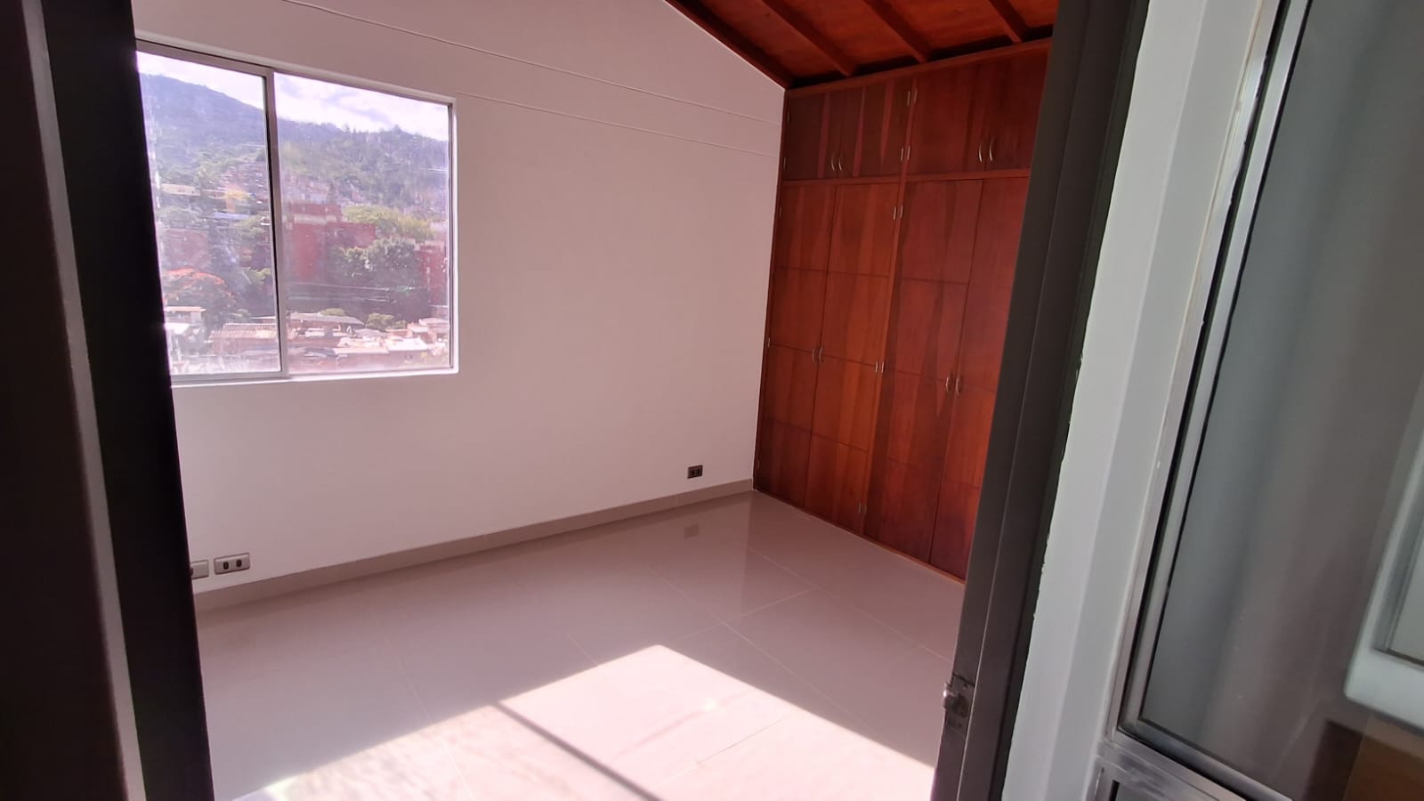 VENDO APARTAMENTO EN SANTA MONICA