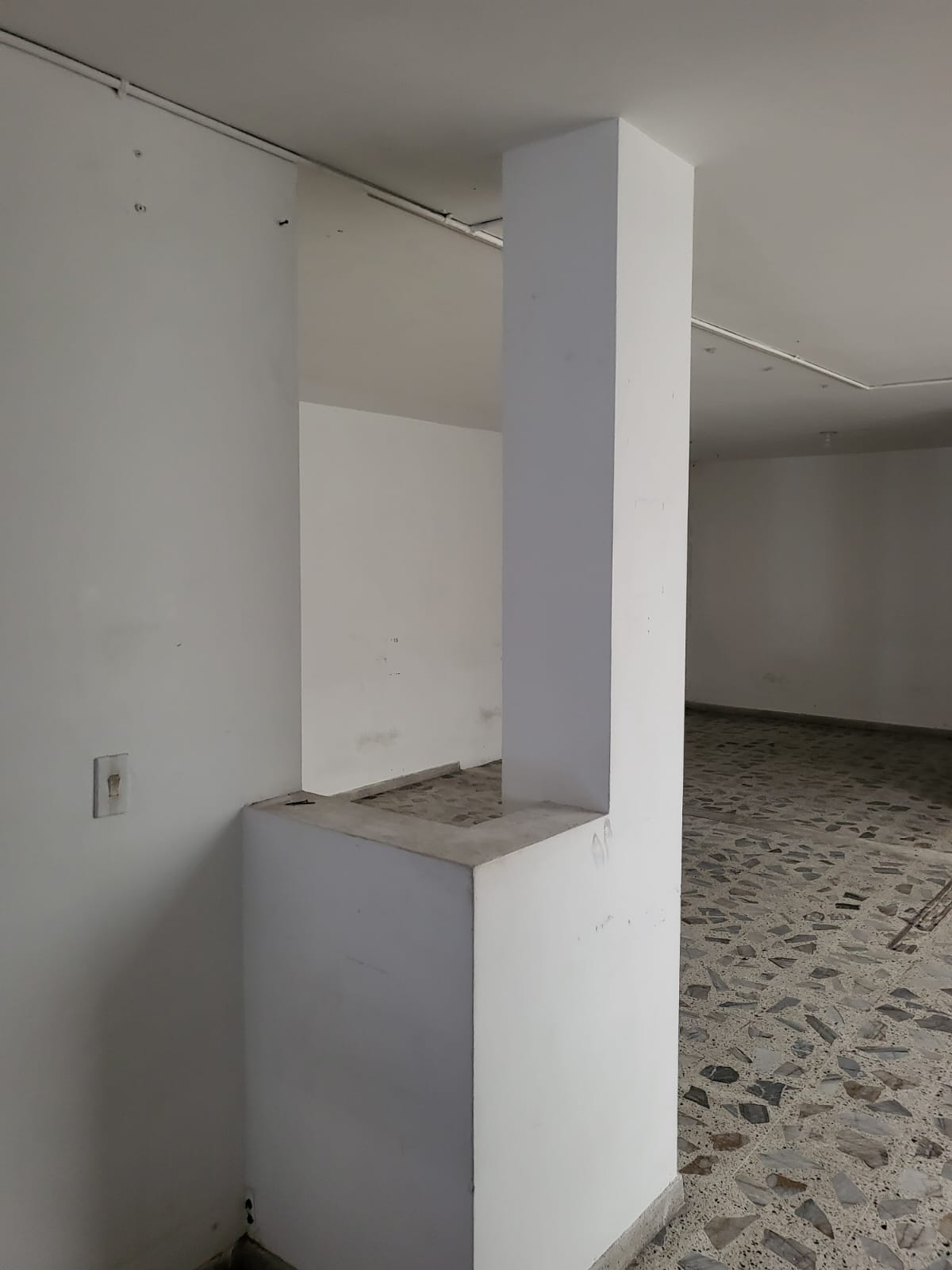 ARRIENDO CASA COMERCIAL EN LA AMERICA