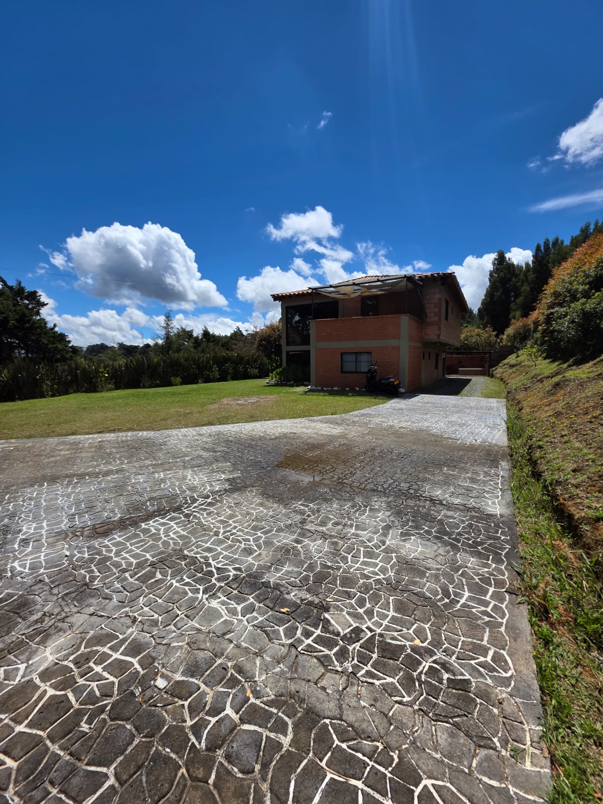ARRIENDO CASA FINCA EN SANTA ELENA