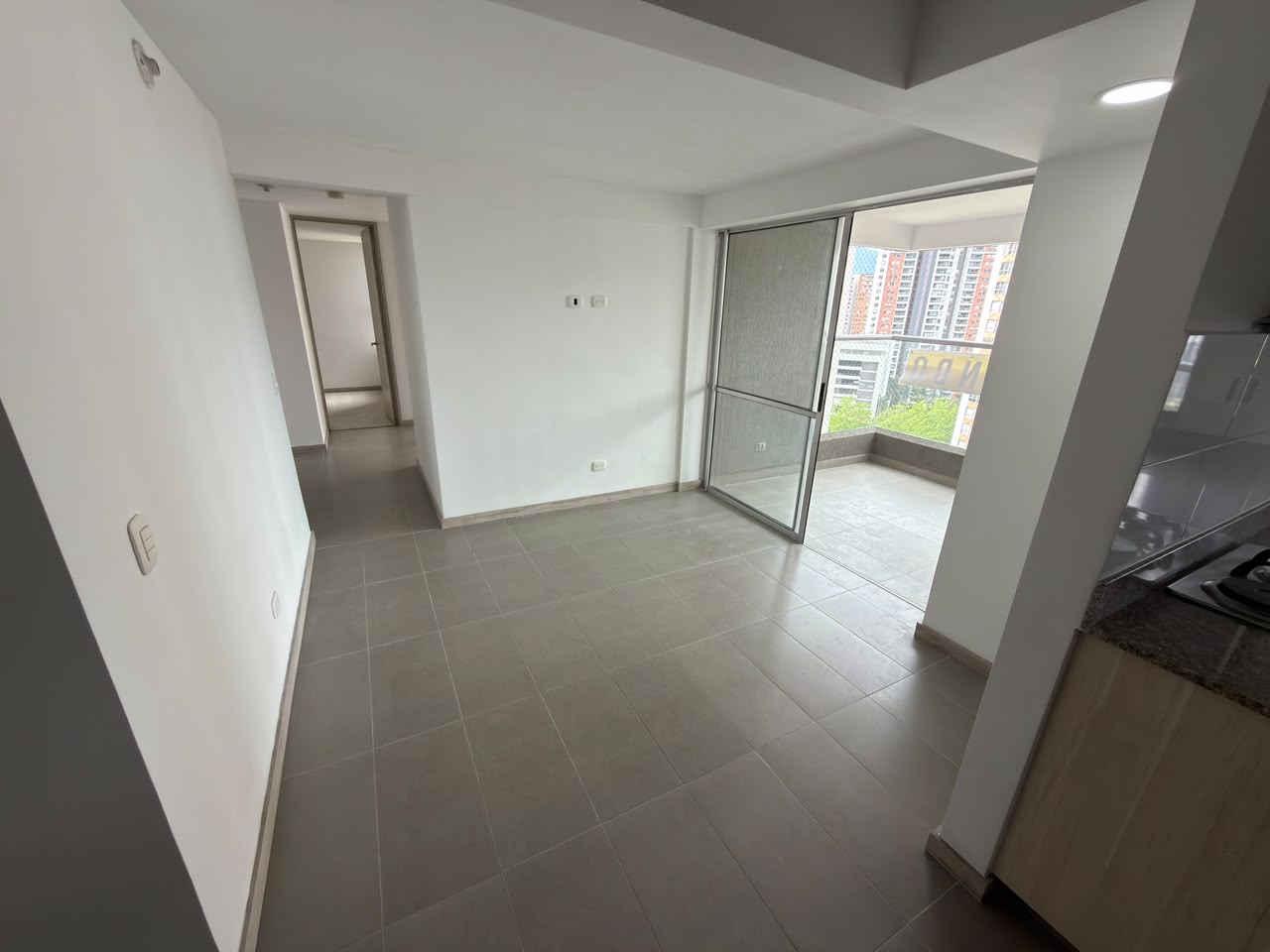 VENDO APARTAMENTO EN LOMA DE LOS BERNAL