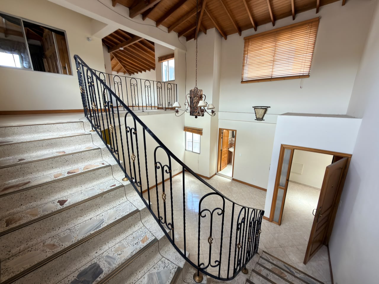 ARRIENDO APARTAMENTO DUPLEX EN EL VELODROMO