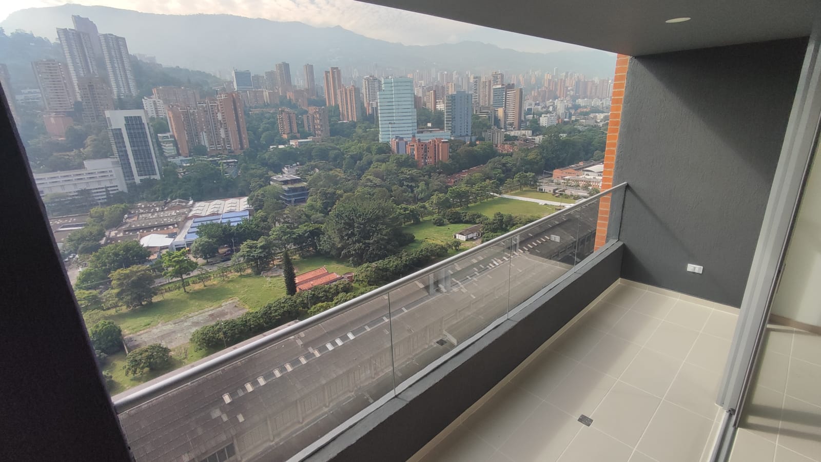 ARRIENDO APARTAMENTO EN CIUDAD DEL RIO