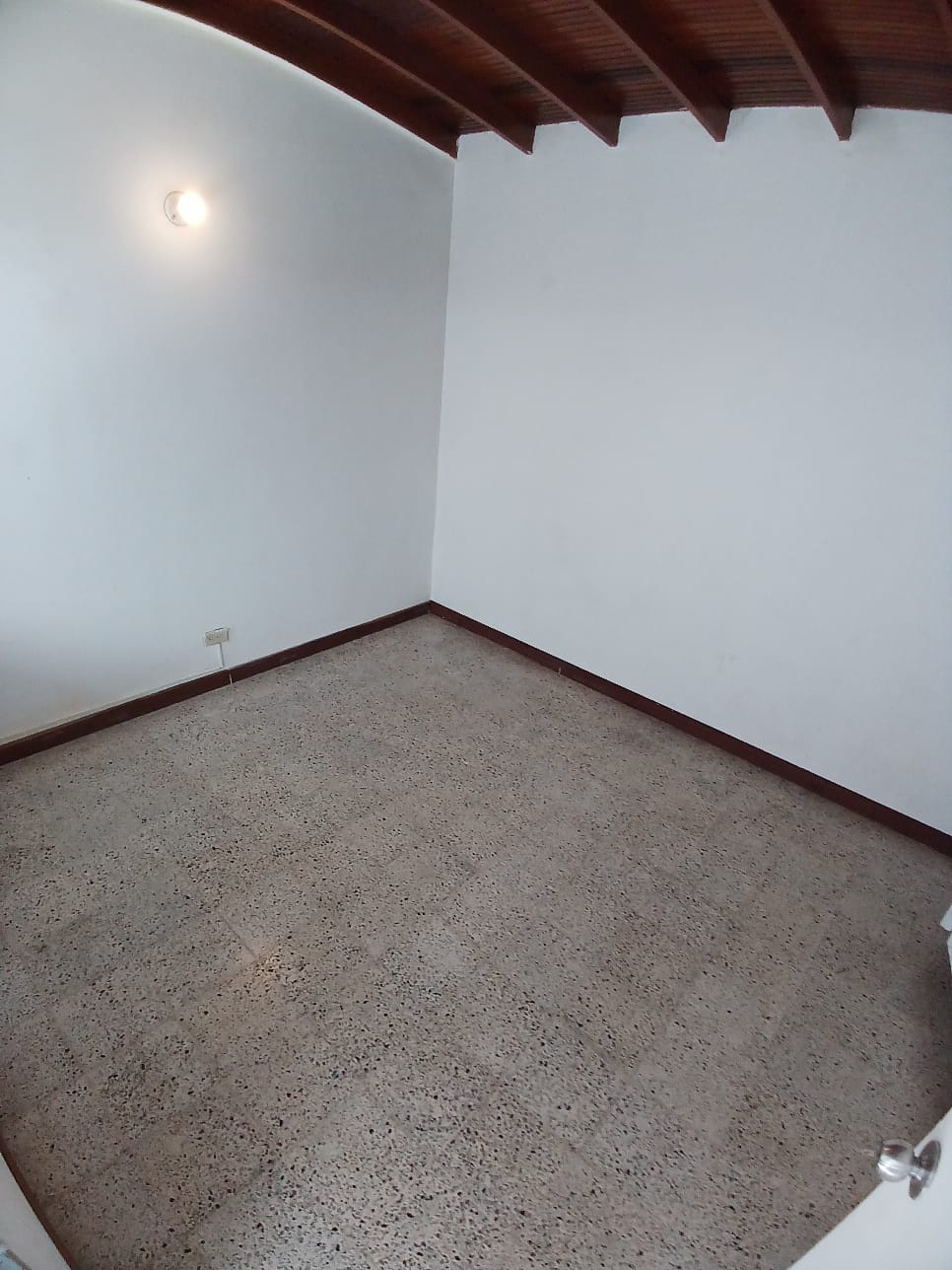 ARRIENDO CASA EN LAURELES