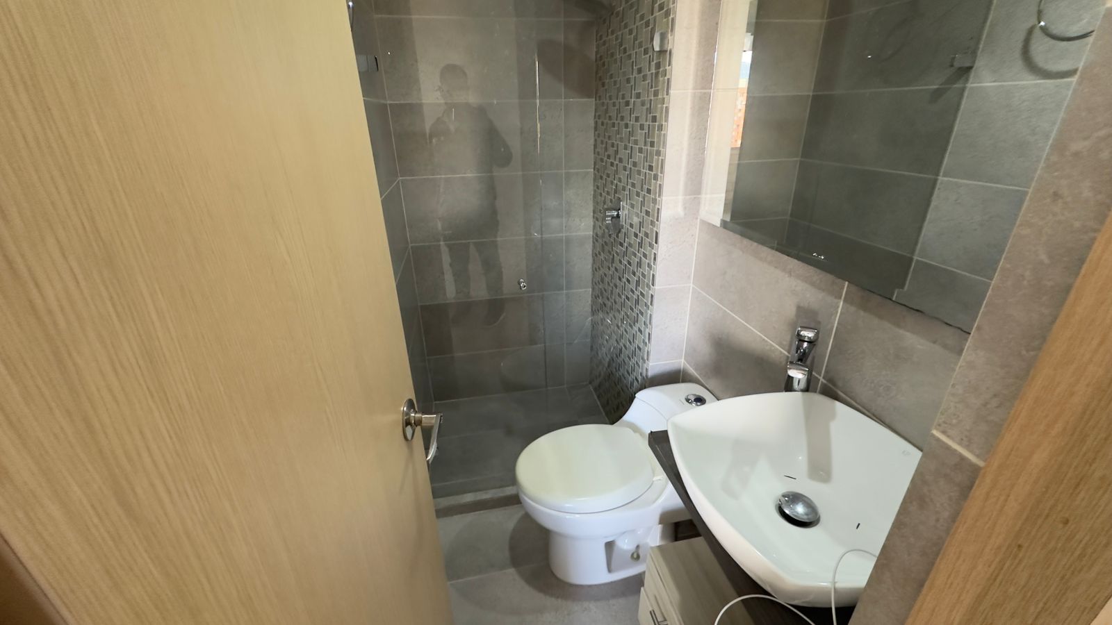 ARRIENDO APARTAMENO EN LA LOMA DE LOS BERNAL